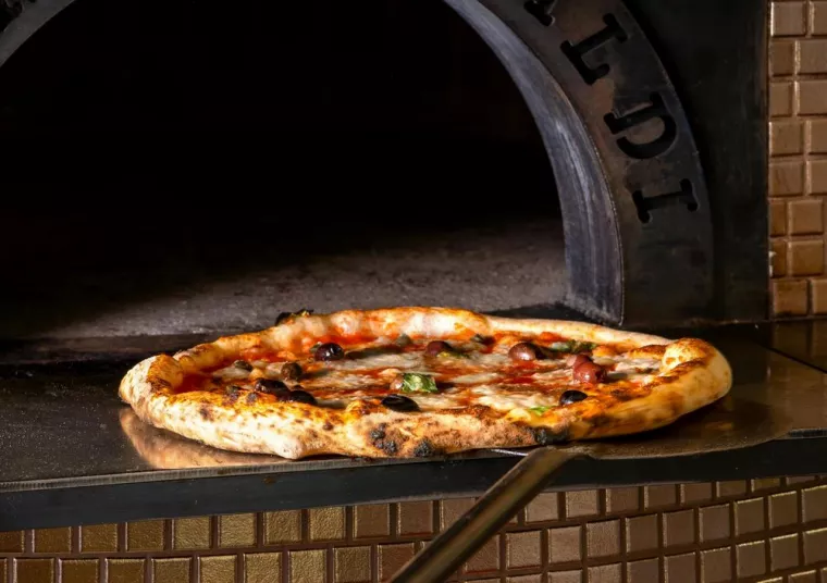 Où manger une pizza Régina cuite au feu de bois ?, Pianottoli-Caldarello, Restaurant Chez Félix
