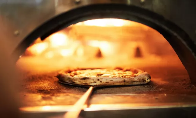 Pizza cuit au feu de bois, Pianottoli-Caldarello, Restaurant Chez Félix